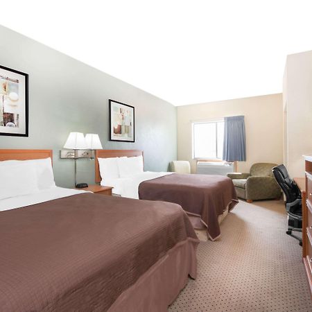 Baymont By Wyndham Spearfish Hotel Bagian luar foto