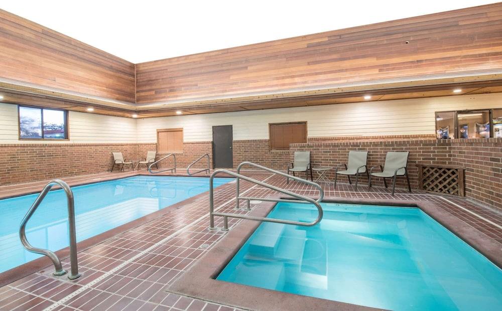Baymont By Wyndham Spearfish Hotel Bagian luar foto