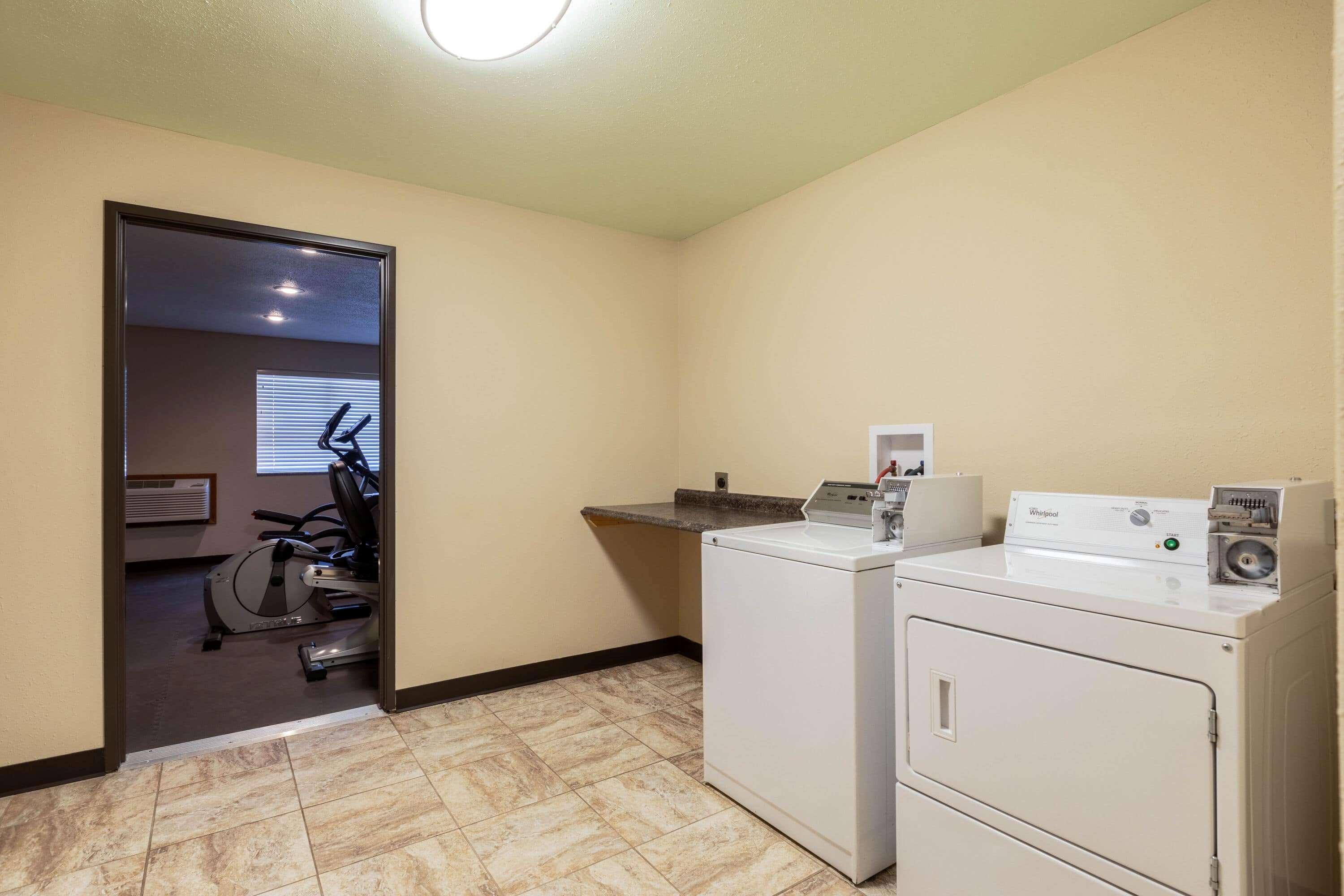 Baymont By Wyndham Spearfish Hotel Bagian luar foto