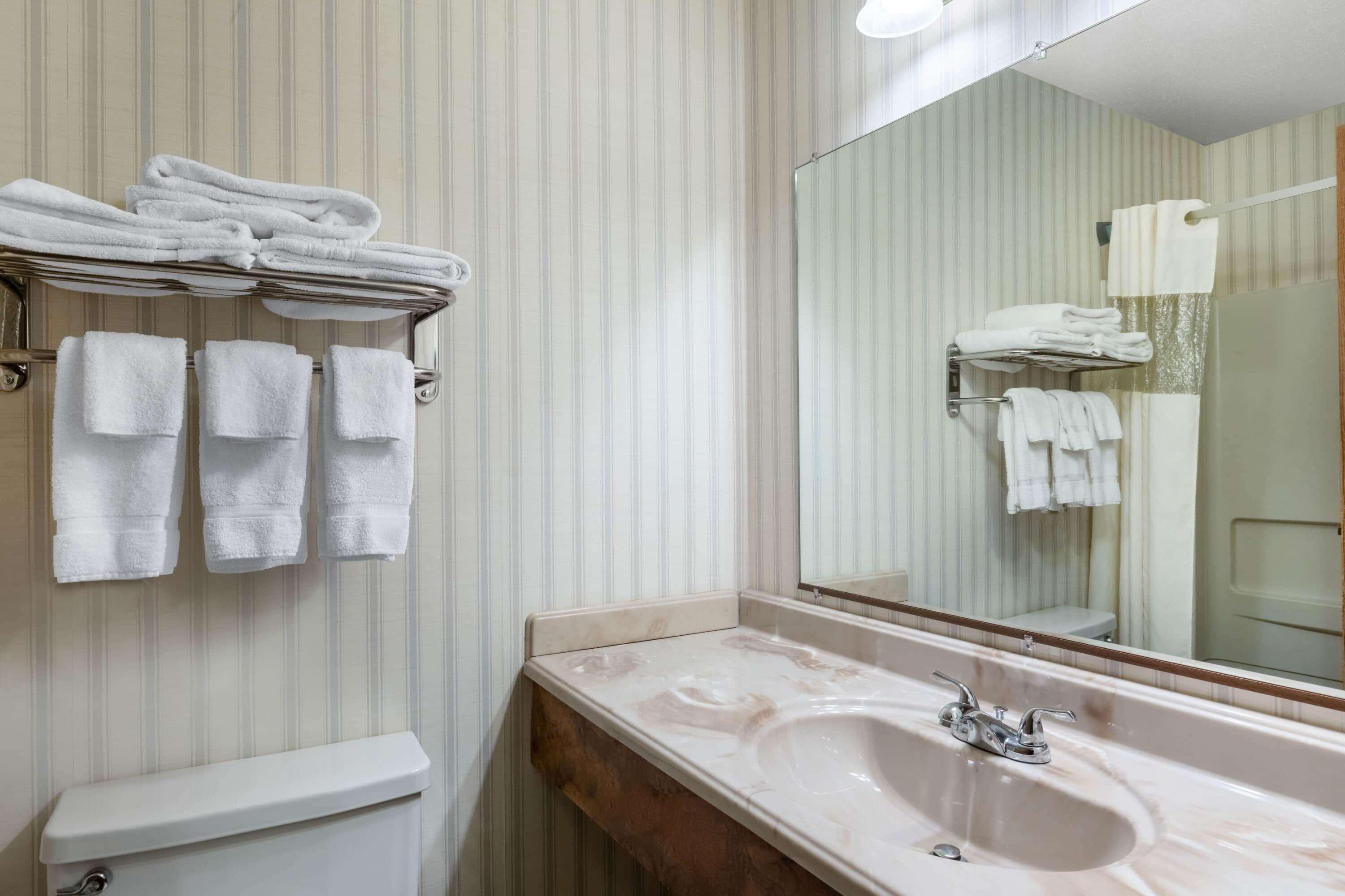 Baymont By Wyndham Spearfish Hotel Bagian luar foto