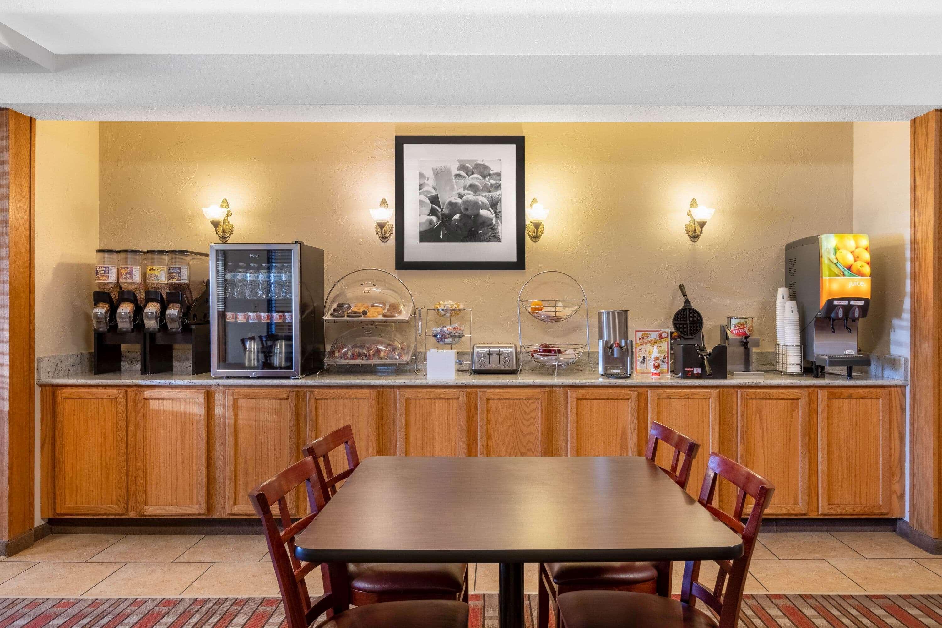 Baymont By Wyndham Spearfish Hotel Bagian luar foto