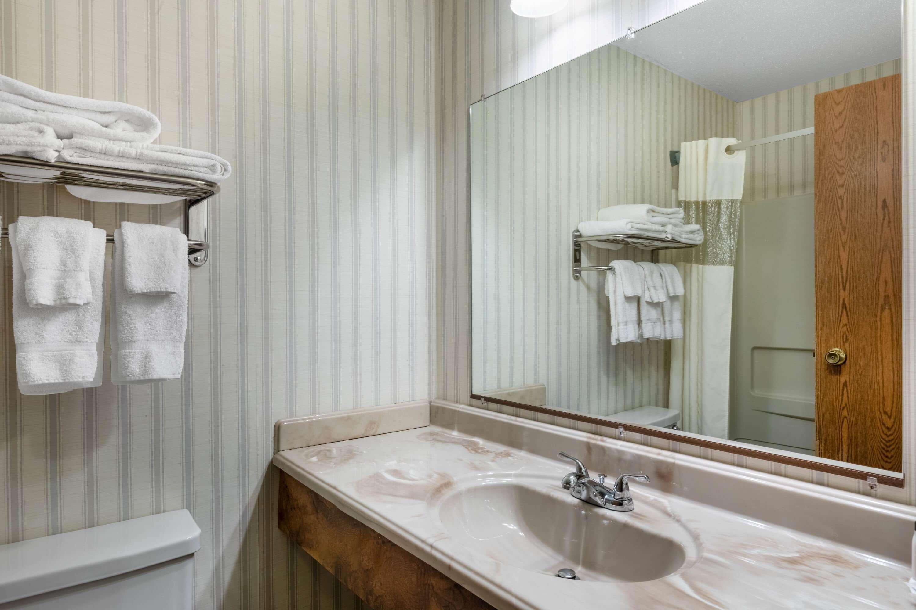 Baymont By Wyndham Spearfish Hotel Bagian luar foto