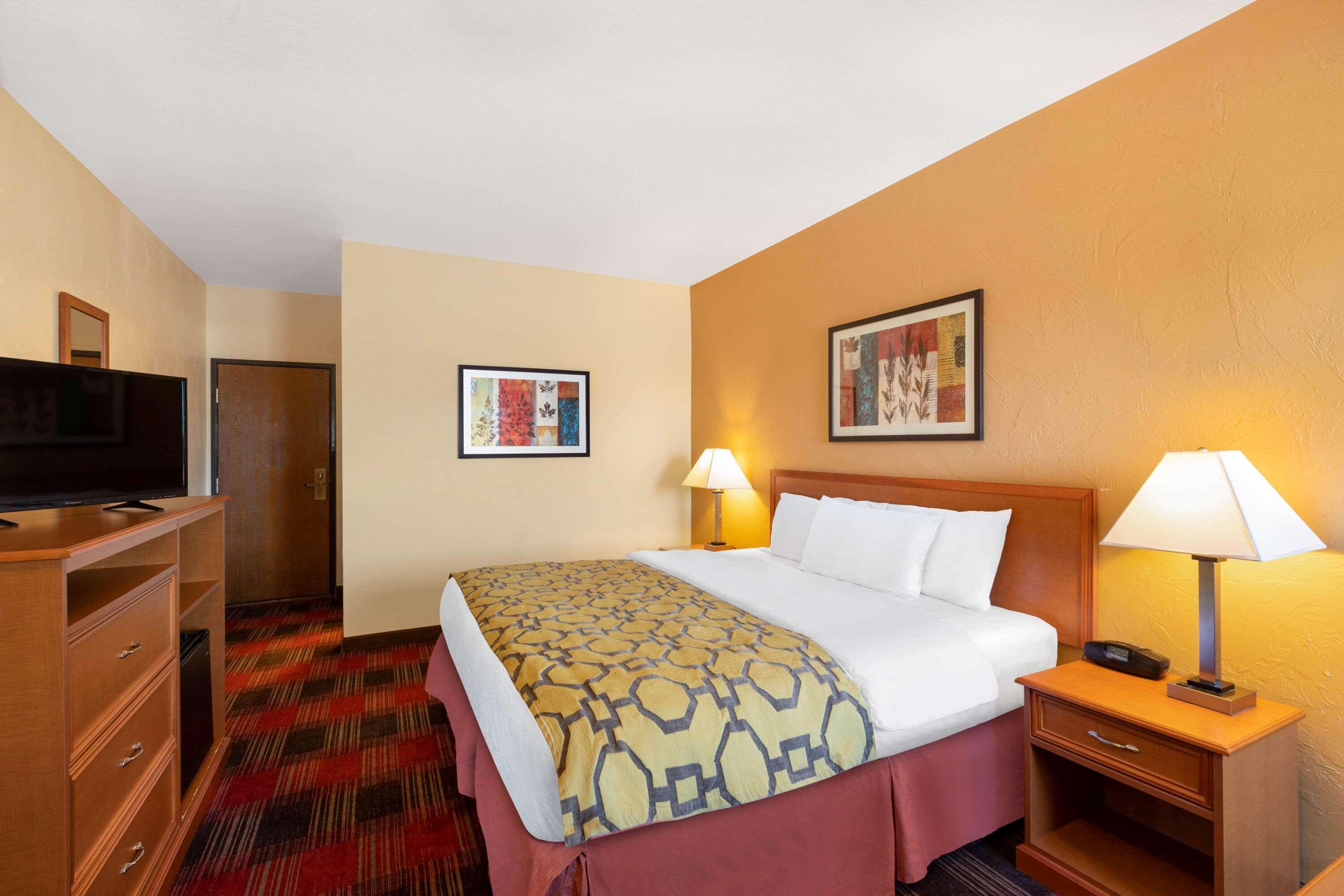 Baymont By Wyndham Spearfish Hotel Bagian luar foto